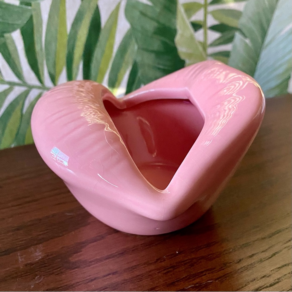 Ceramic Pink Lips Ashtray/ Trinket Dish/ Jewelry Holder/ Planter - Picture 7 of 9